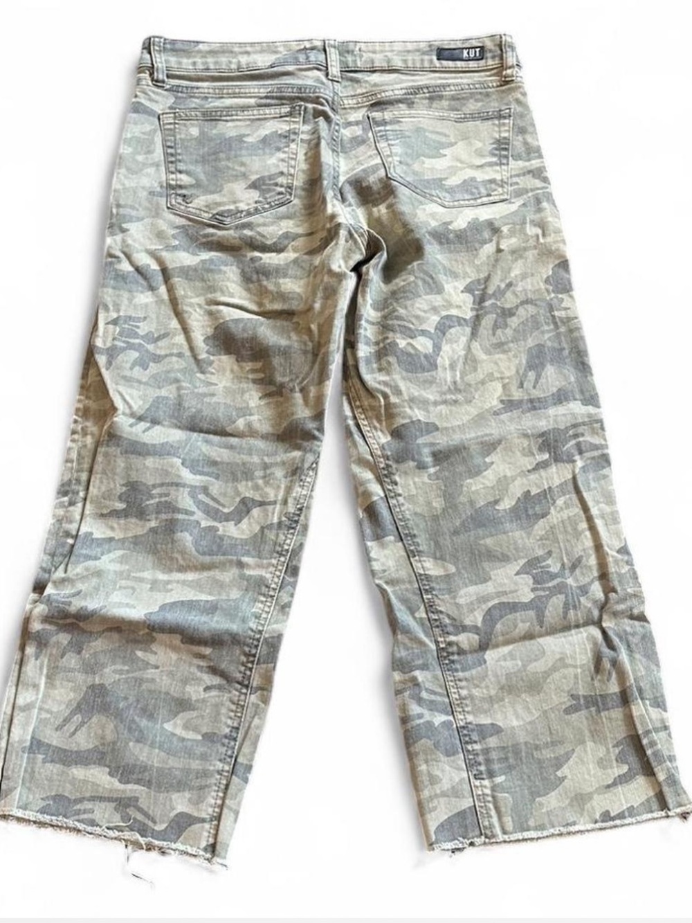 KUT Charlotte Crop Culotte in Camo Green Low-Rise Wide Leg Raw Hem — 8 - Picture 5 of 6